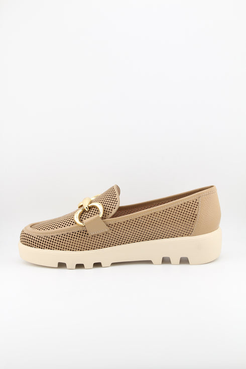 Luz da lua Perforated Loafer with Gold Buckle